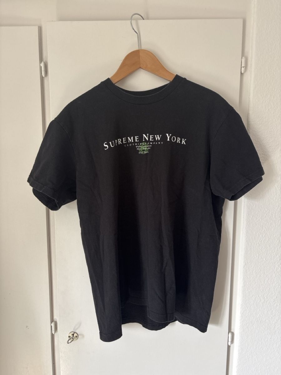 Supreme T-shirt: Supreme tee oct‘22 – Usato da Wettingen venduto da Erik.A18