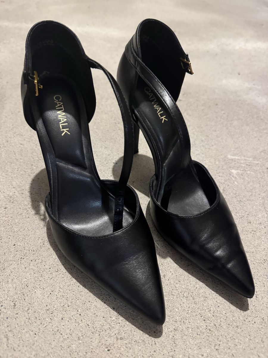 Scarpe da donna: Leder Pumps schwarz mit Riemchen – Usato da Rümlang venduto da G_Rohrer