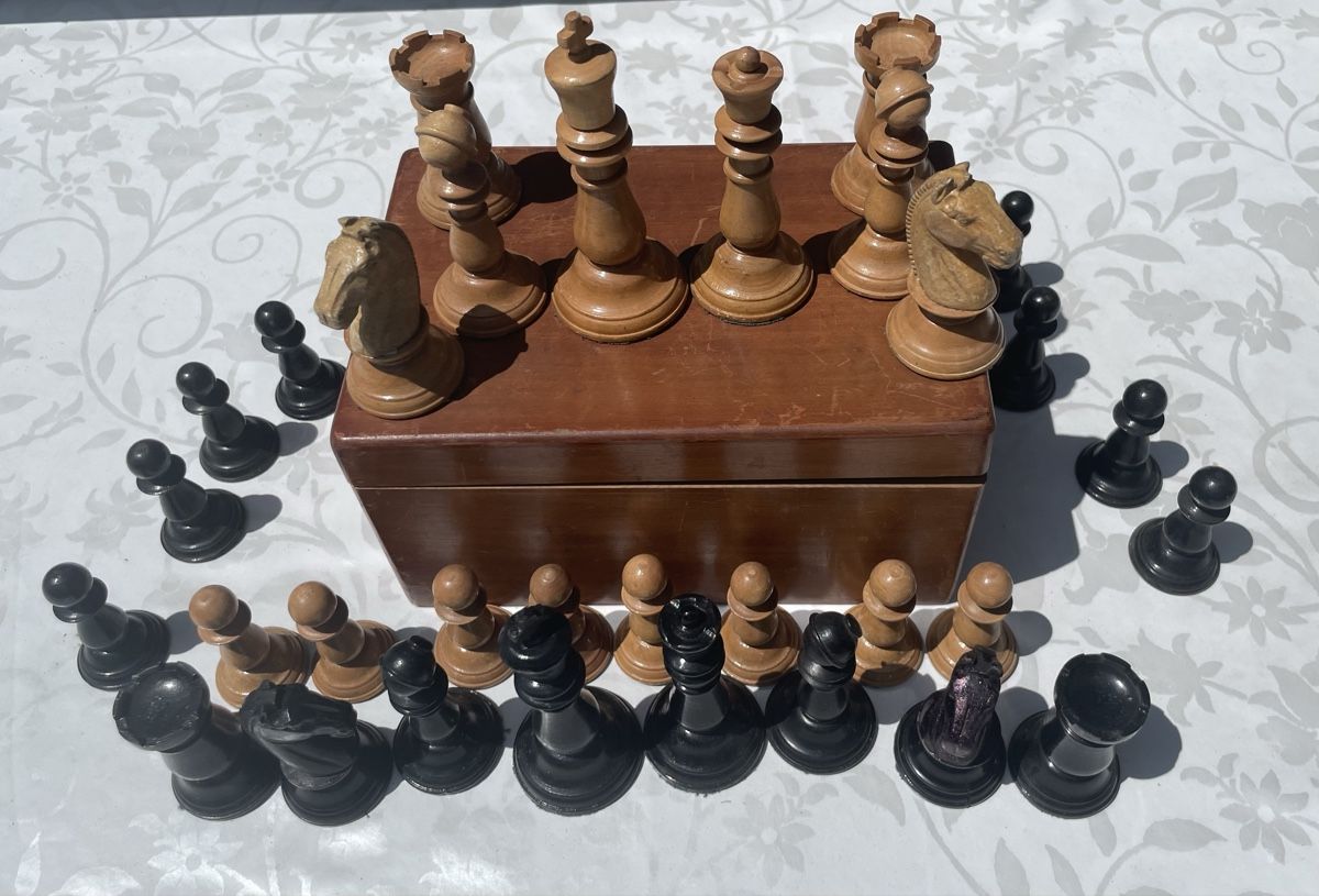 Giochi: Pièces d’échecs Lardy doublement pondérées  – Usato da Biel/Bienne venduto da Galaq
