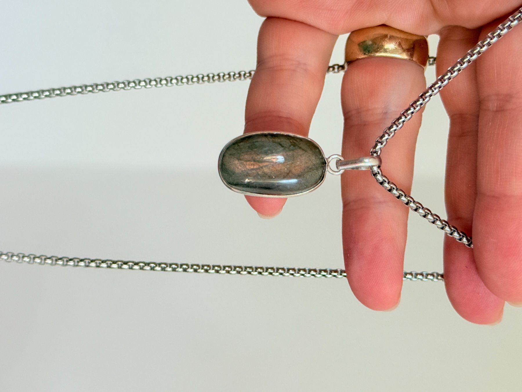 Ketten: Labradorite necklace – Neu und originalverpackt aus Genève von AGBERG 3