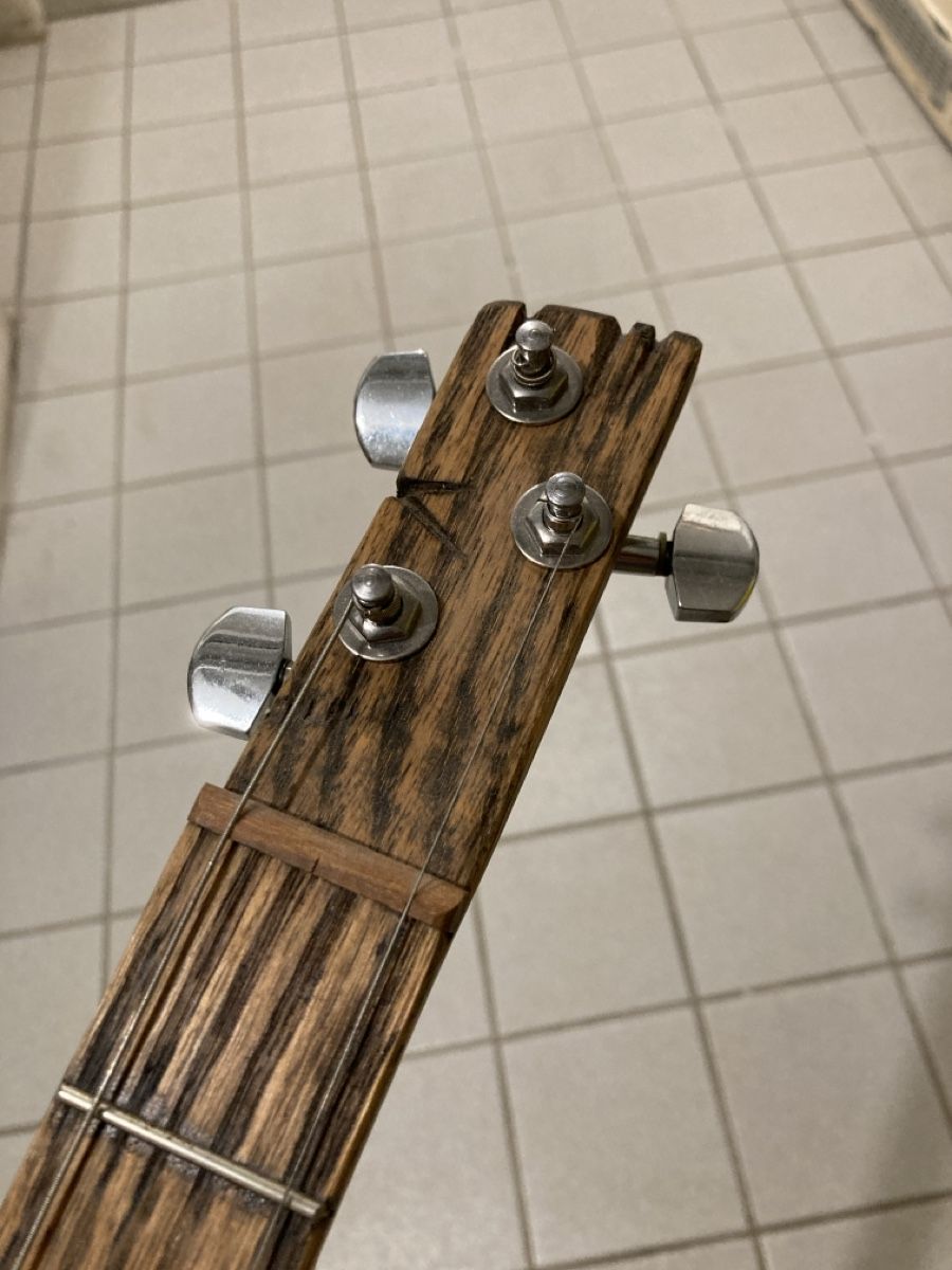 Musikinstrumente: Cigar-Box Gitarre – Gebraucht aus Zürich von Hess06 1