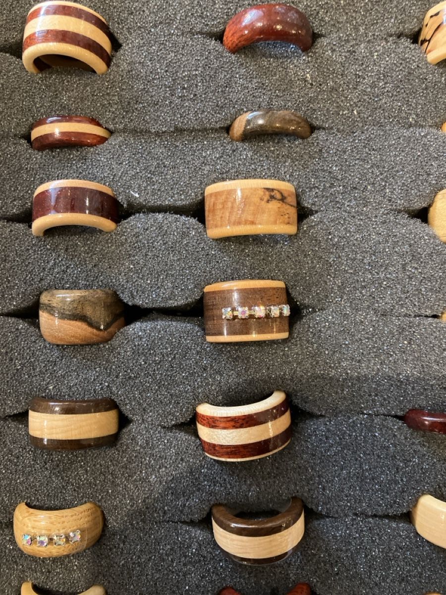 Anelli: Naturholz Fingerringe oder Halsringe – Nuovo e nell'imballaggio originale da Erlenbach im Simmental! venduto da Simmentaler-Perlen 3