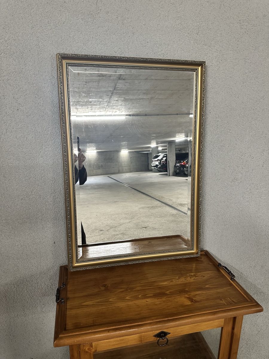 Specchi: Elegant Gold Framed Mirror – Usato da Villmergen venduto da JacRon