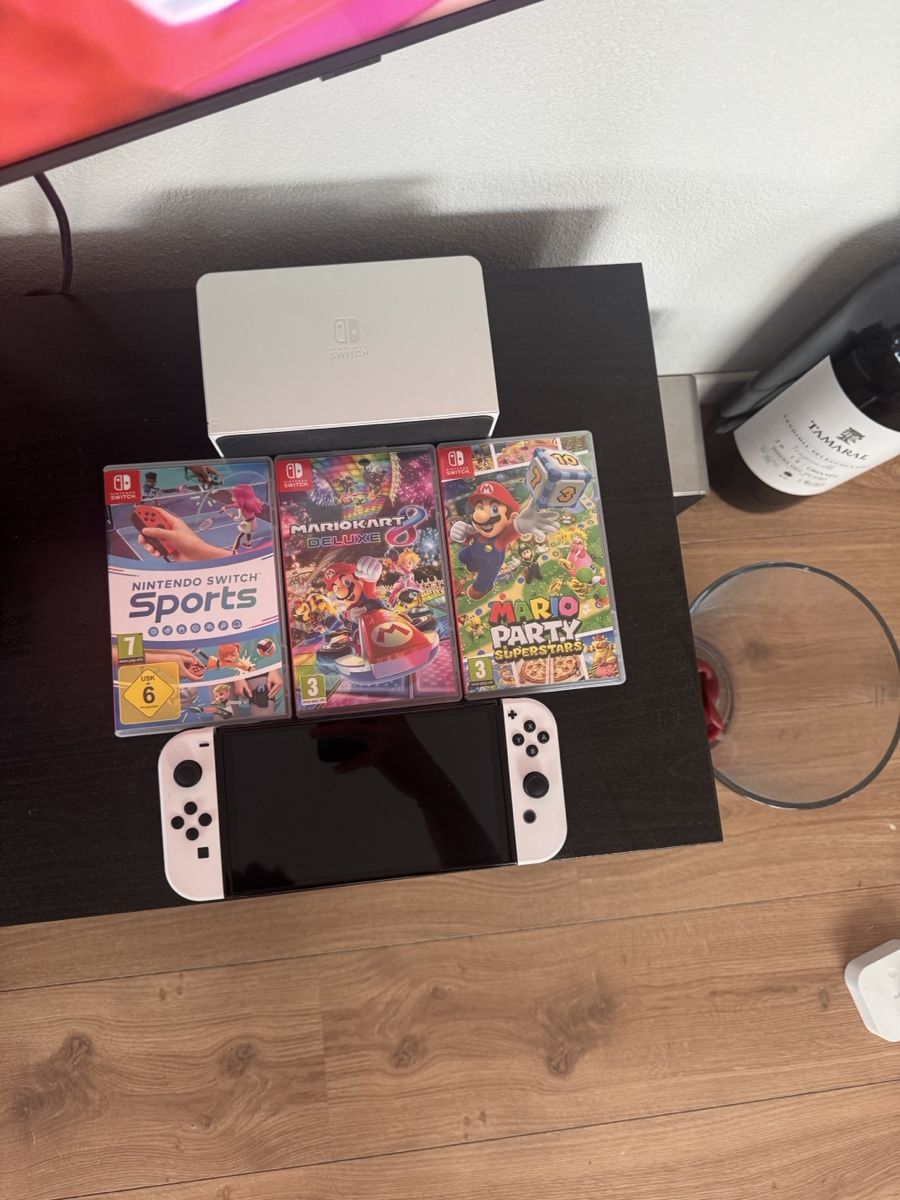 Nintendo Konsolen: Nintendo Switch Oled Konsole mit 3 Spielen – Gebraucht aus Frauenfeld von mar_d9hn