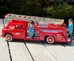 Camion de pompiers en tôle MF 718