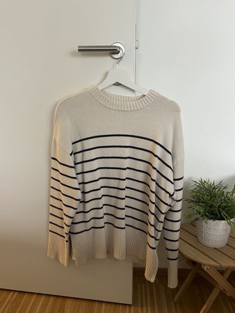 Striped Sweater - Perfect for Autumn Weather! Size: S