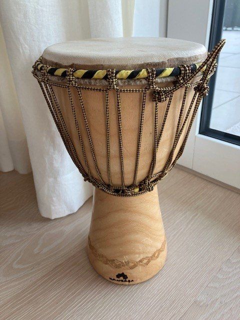 Instruments de musique: Djumbé très peu utilisés (2pièces) – D'occasion à Pully par gas_6k8z