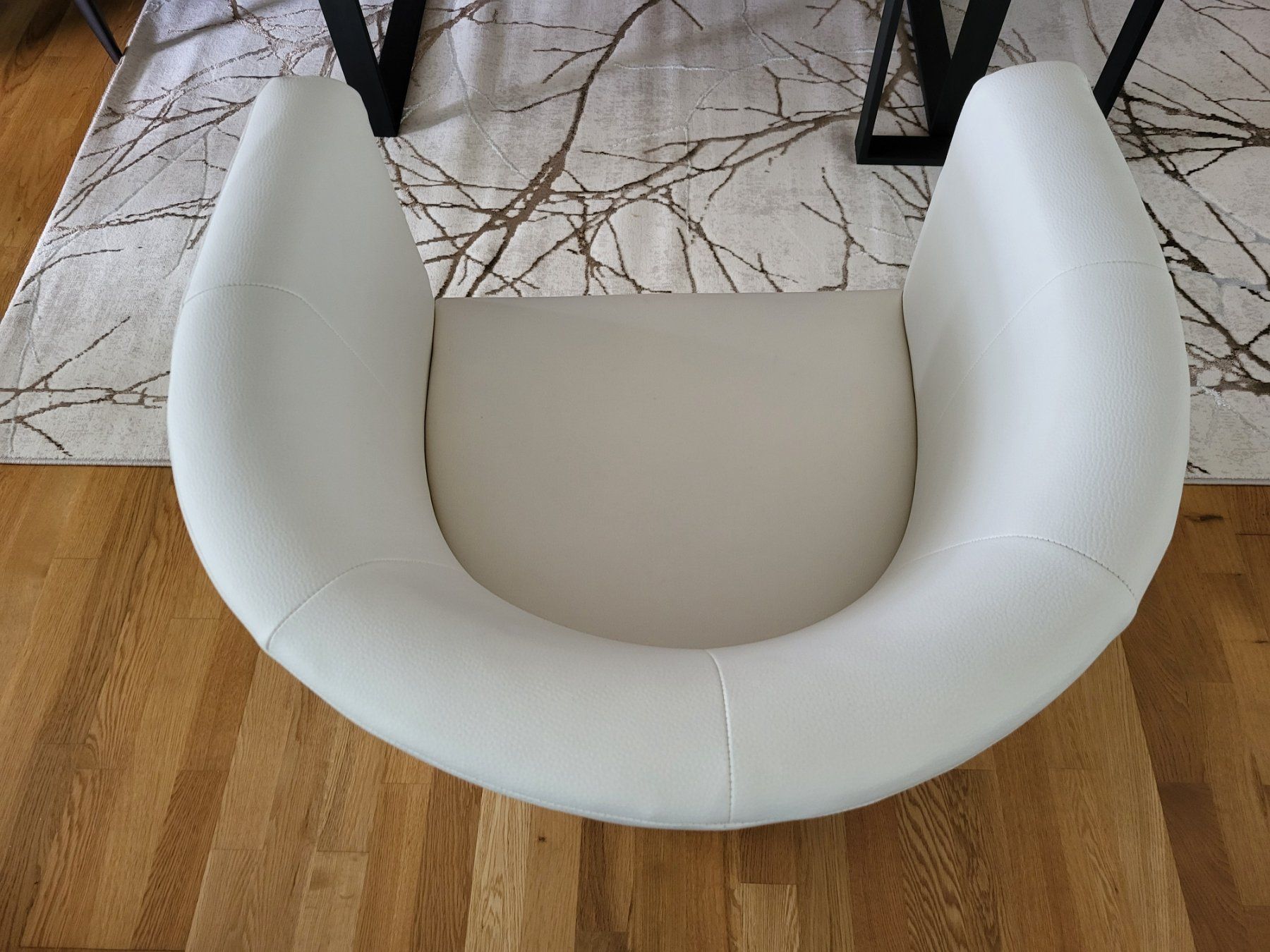 Fauteuils: Sessel aus weissem Kunstleder – D'occasion à Oberkirch LU par mar_c86j