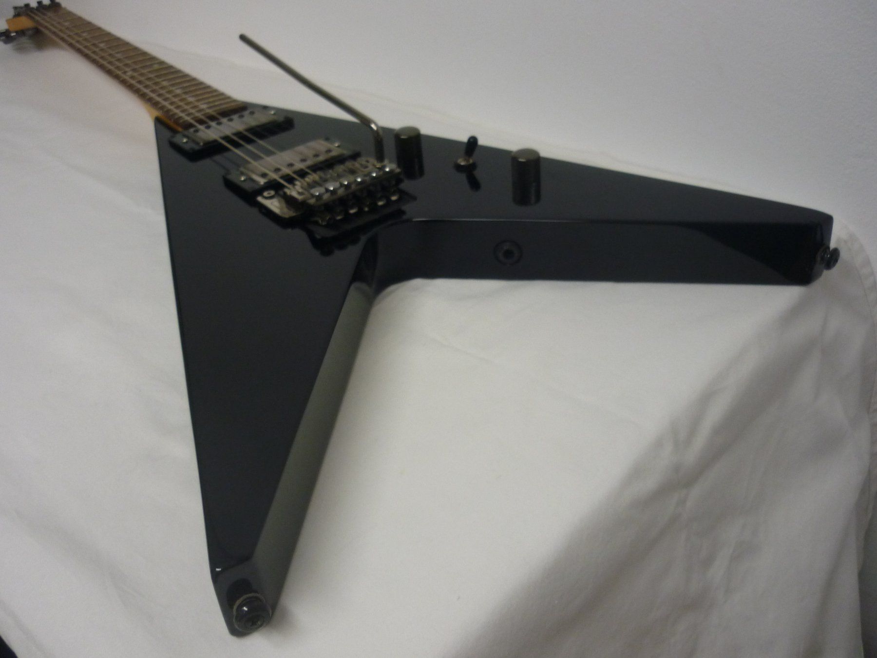 Strumenti musicali: E-Gitarre ARIA XX Series Flying V – Usato da Maienfeld venduto da John13 9