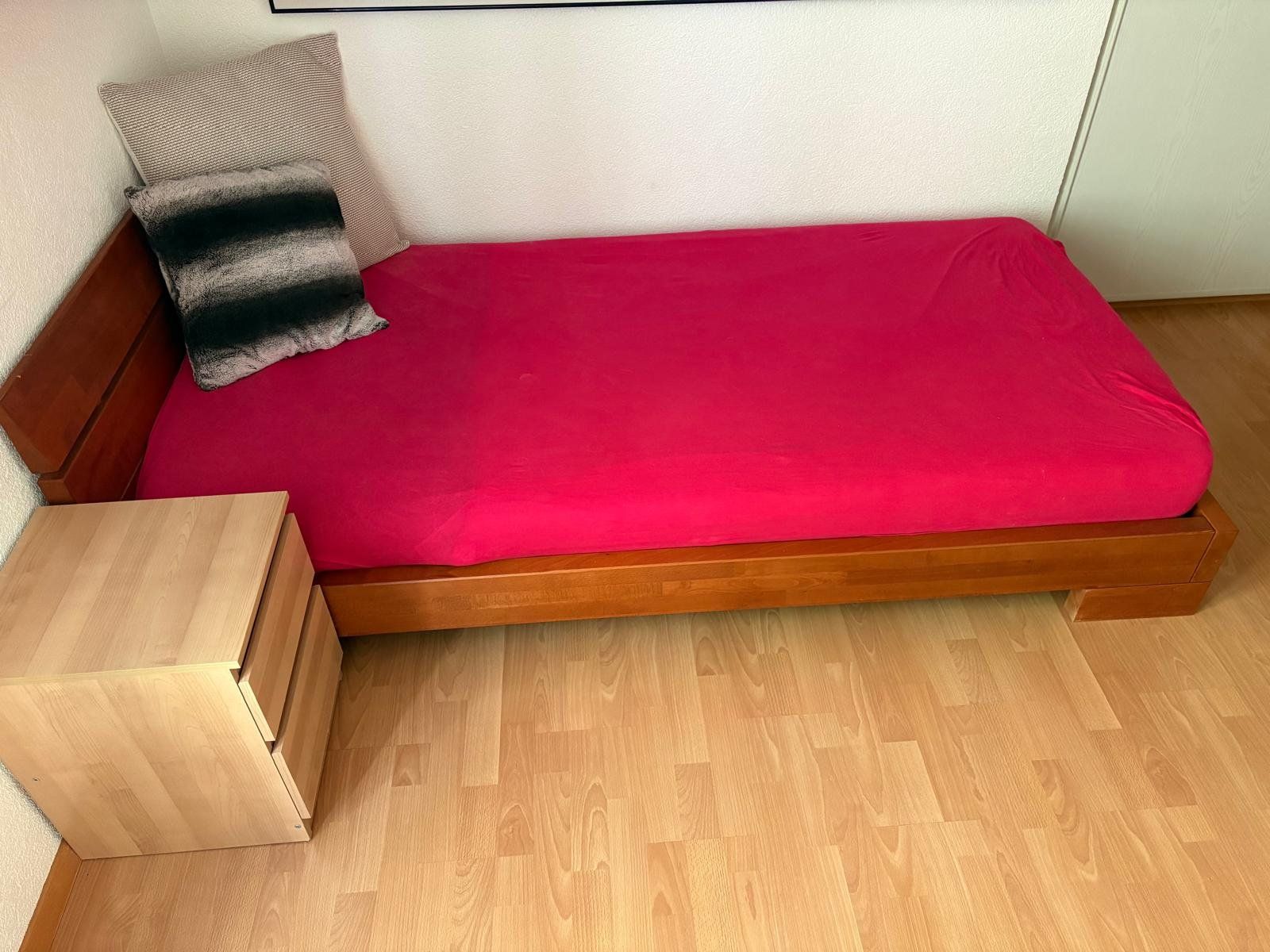 Micasa Betten: 3 lits à vendre individuellement ou ensemble – Gebraucht aus Les Acacias von jla_qp9s