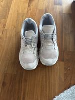On trainer size EU39