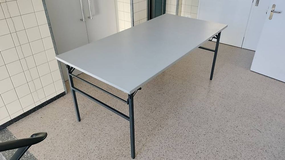 Tische: zusammenklapbaren tisch – Gebraucht aus Grenchen von Aowen