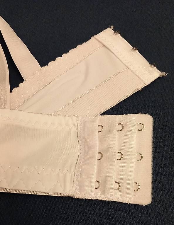 Altra biancheria intima: Hochzeits BH mit Herzen 100A NEU – Usato da Pratteln venduto da Saskia9 1