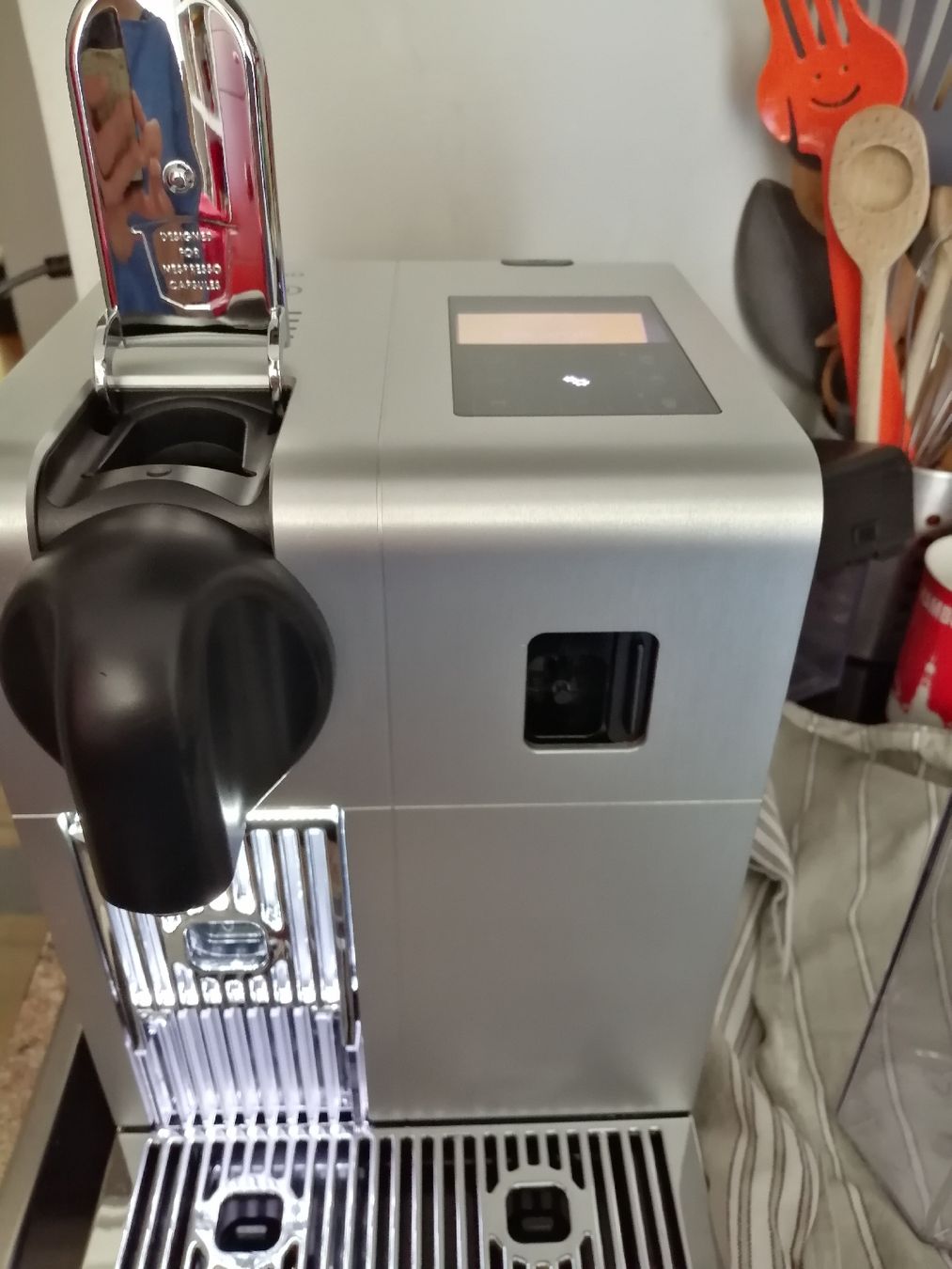 De'Longhi Macchine per caffè & Macchine per espresso: Delonghi Lattissima Pro Kapselmaschine  – Usato da Windisch venduto da mer_6cjk