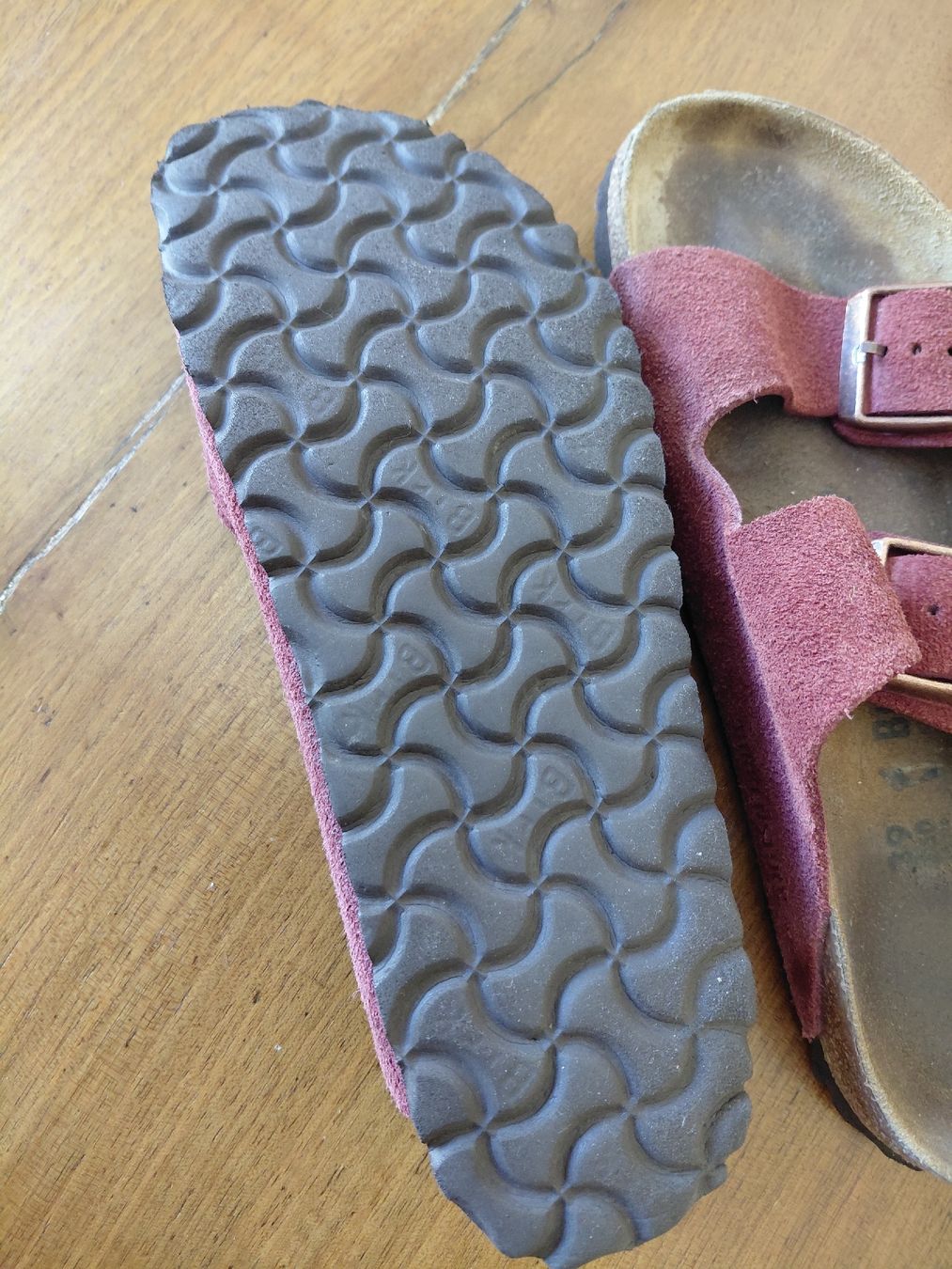 Chaussures femmes: birkenstock en daim prune – D'occasion à conthey par Sarahaude1 1