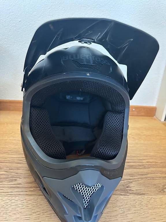 Casques: Downhill Helm – D'occasion à Aarau par mbu14