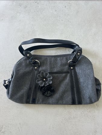NINE&CO Damen Handtasche Filz Schwarz Blumen Applikation Top