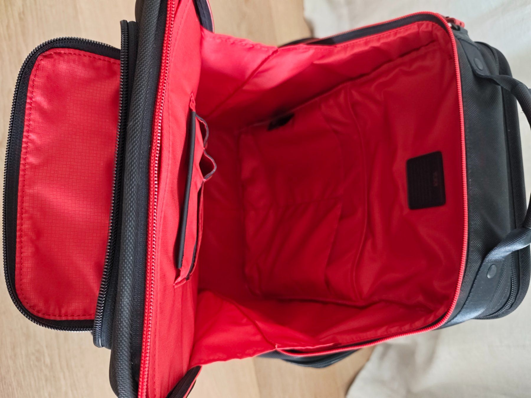 Tumi Zaini: TUMI Alpha Brief Pack, Black/Red Special, neu, CH-Quittung – Nuovo e nell'imballaggio originale da Immensee venduto da Pelab 6
