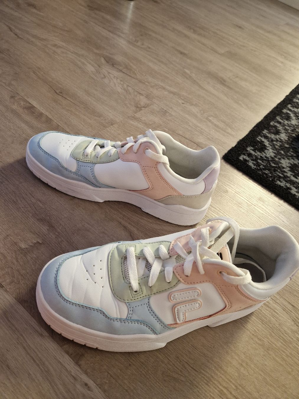 Damenschuhe: Fila Sneaker Damen Gr. 40 - Top Zustand – Neu (gemäss Beschreibung) aus Uster von lar_9h7q 1