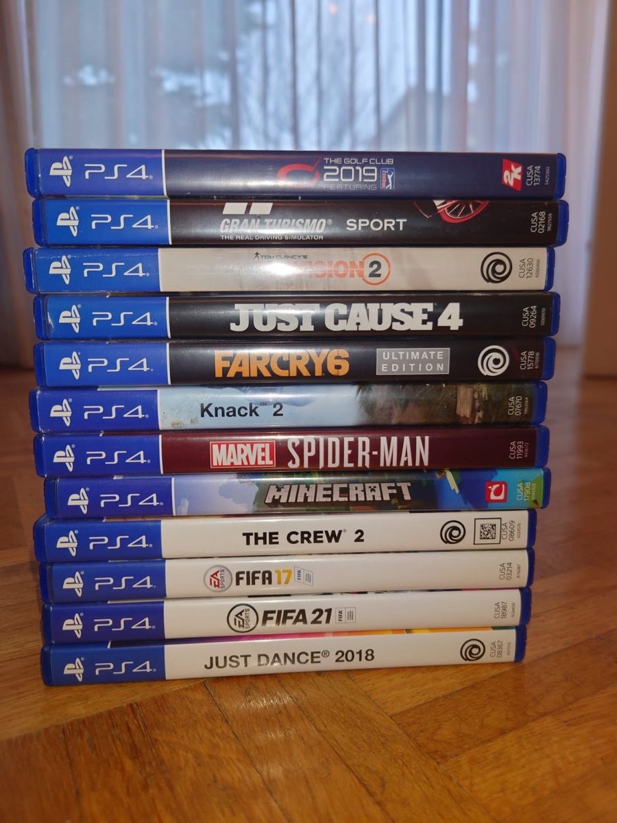 Sony Console: PlayStation 4 PRO, complète, état : comme neuve. – Nuovo (secondo la descrizione) da Biel/Bienne venduto da Djemel-Boughrassa 1
