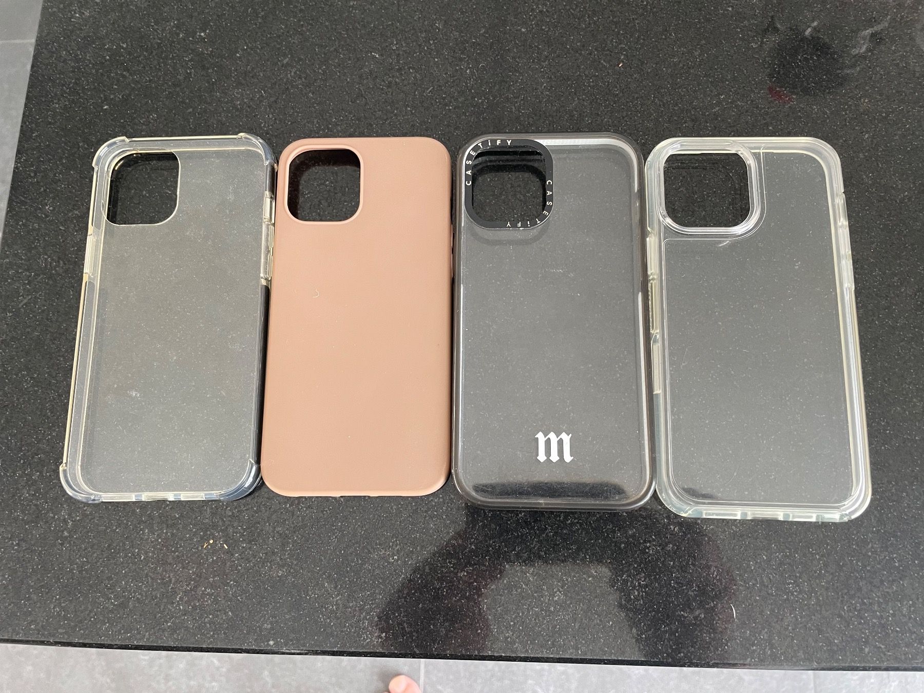 Apple Cover & Protezioni schermo: iPhone 12 promax (4 Hülle) – Usato da Langwiesen venduto da molegra