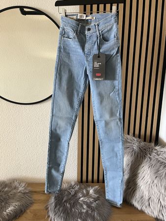 Levi's Jean, neuf avec étiquette! Taille 24