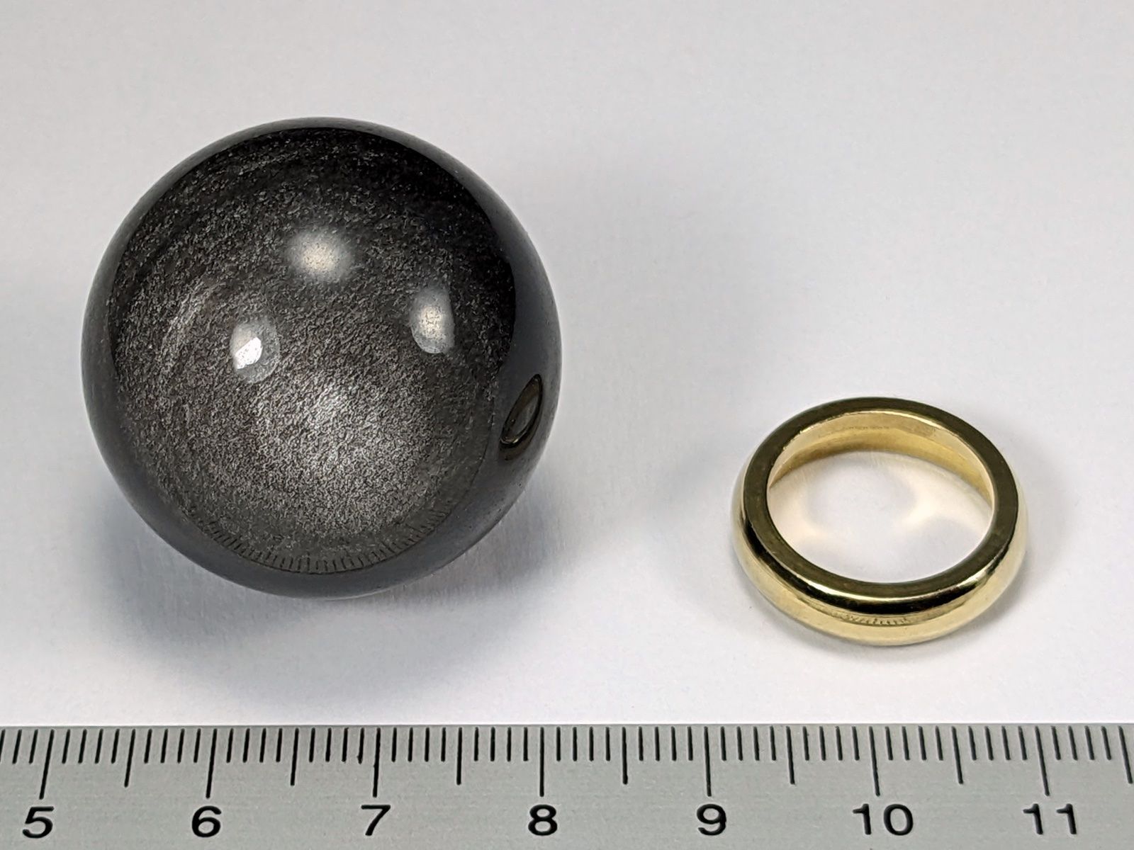 Minerali & Pietre curative: Silber Obsidian Kugel 30mm - mit Messingring Ständer – Nuovo e nell'imballaggio originale da Meilen venduto da StoneGarden 1