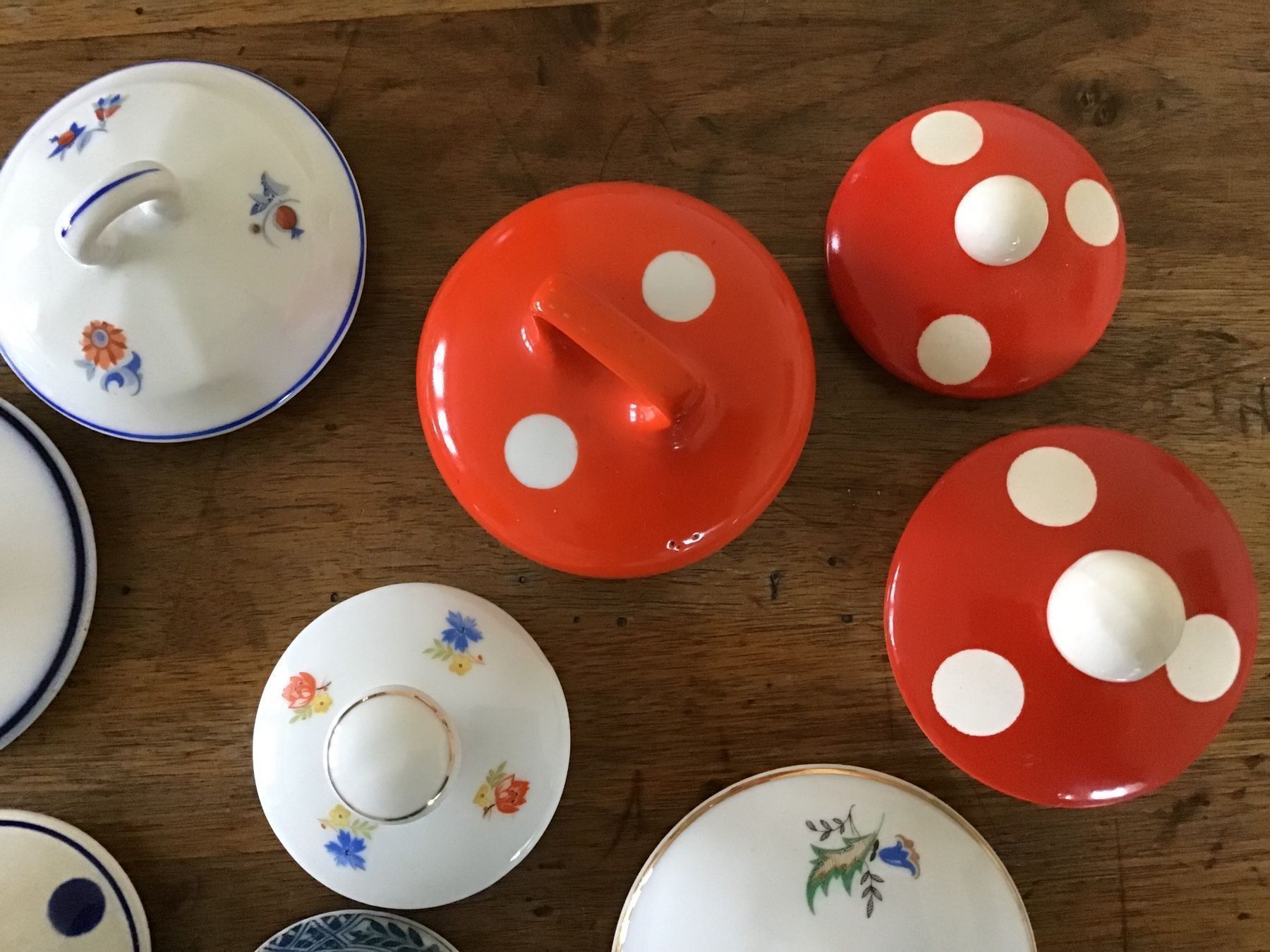 Tutte le decorazioni: Krugdeckel als Dekomaterial,antik,9Stück – Usato da Oberdorf NW venduto da Walenstock01 1