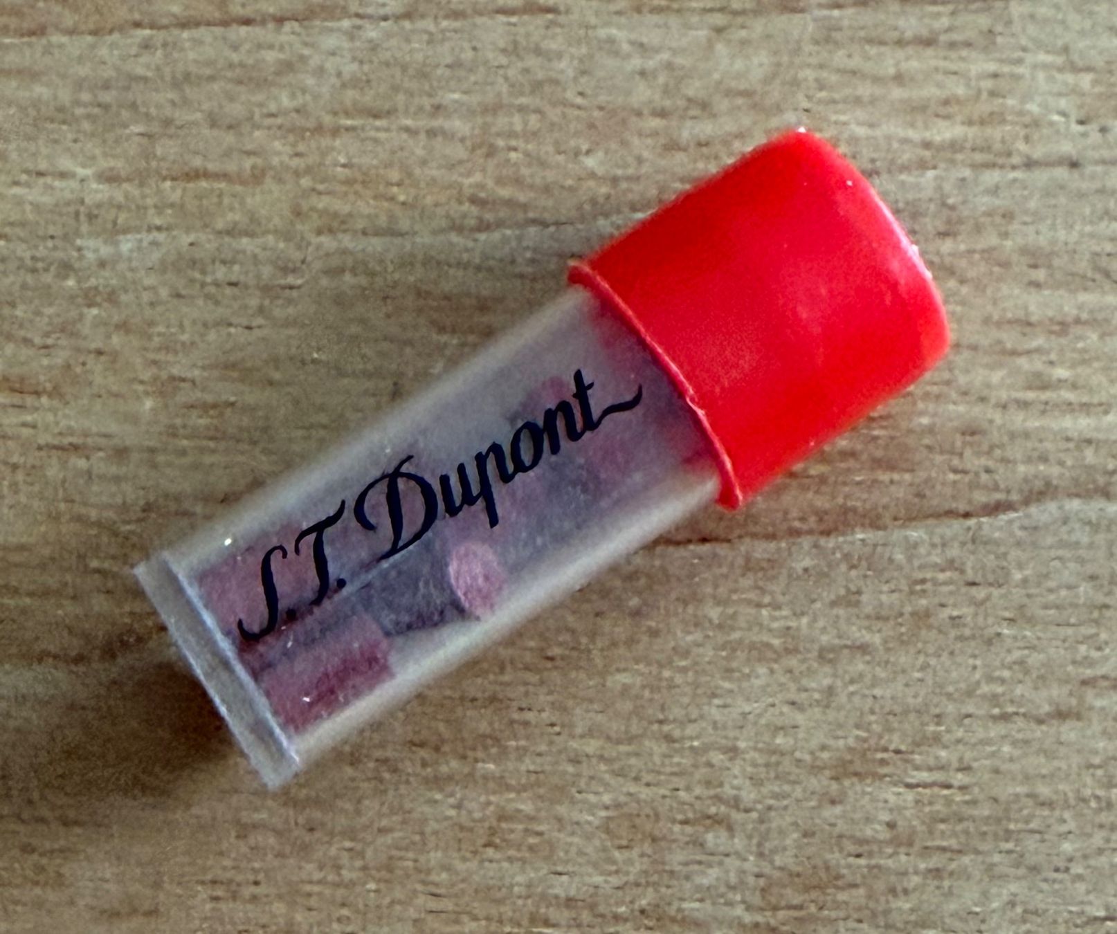 Dupont Accendini: S.T. DUPONT Feuerzeug Flint oder Feuerstein rot 900651 – Nuovo e nell'imballaggio originale da Embrach venduto da watchesandlighters 4