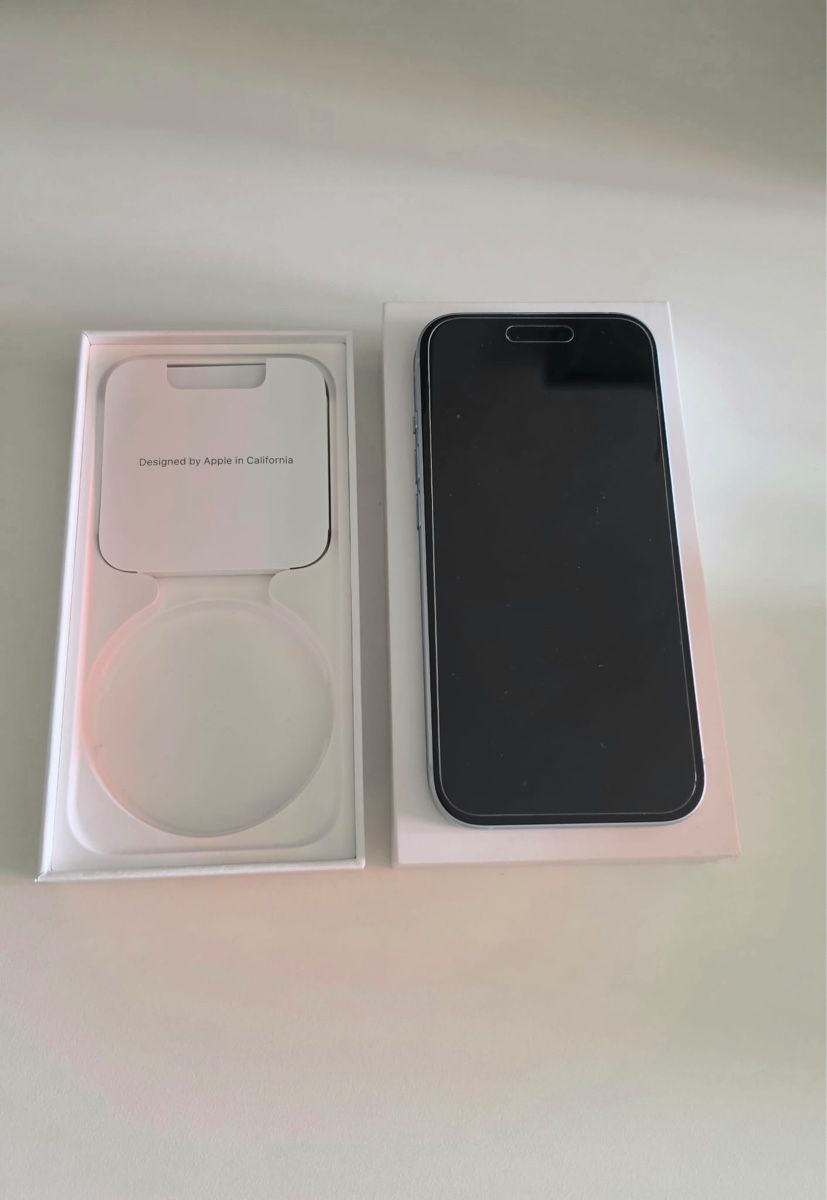 Apple Portables: iPhone 15 (256 GB) – D'occasion à Studen BE par jxlev 1