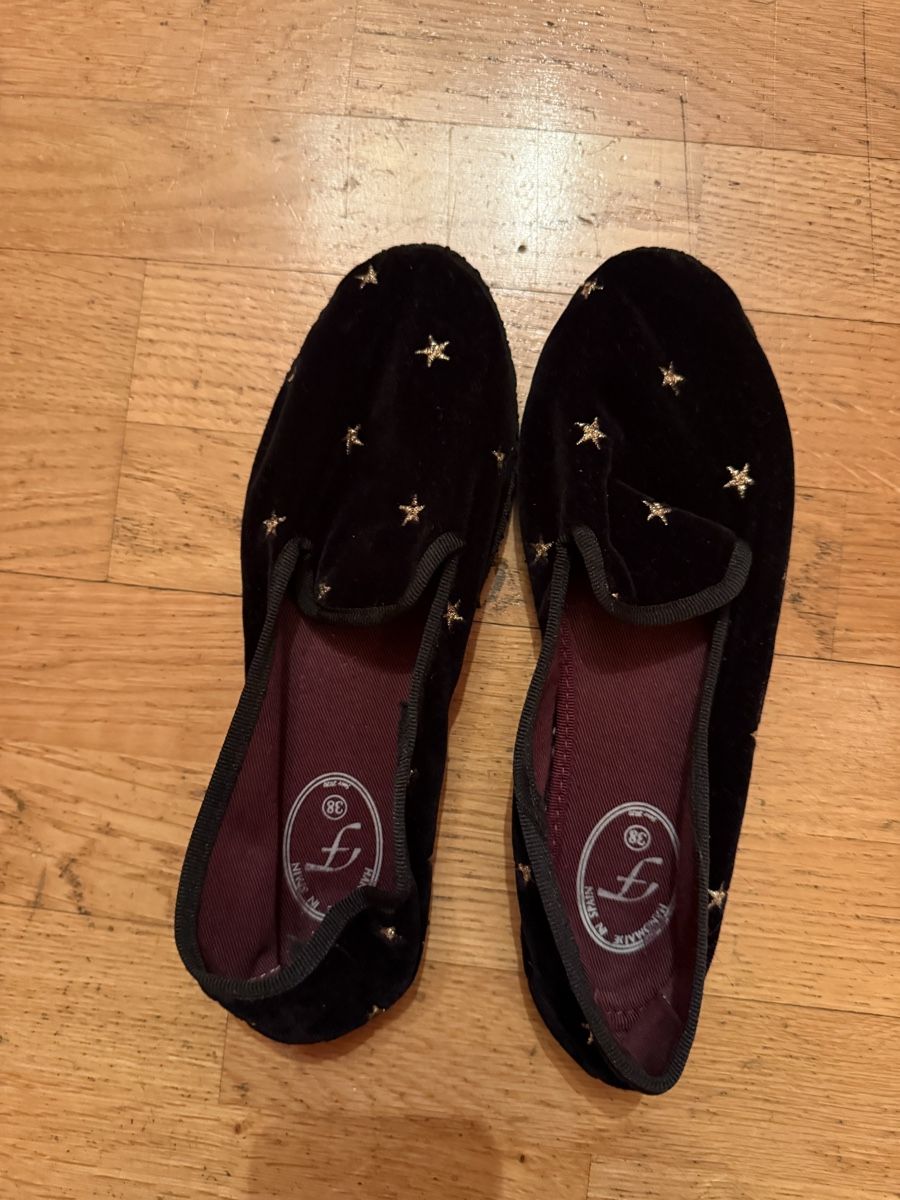 Scarpe da donna: Never worn Flabelus velvet flats, size 38 – Nuovo (secondo la descrizione) da Herrliberg venduto da isa_6thv 2