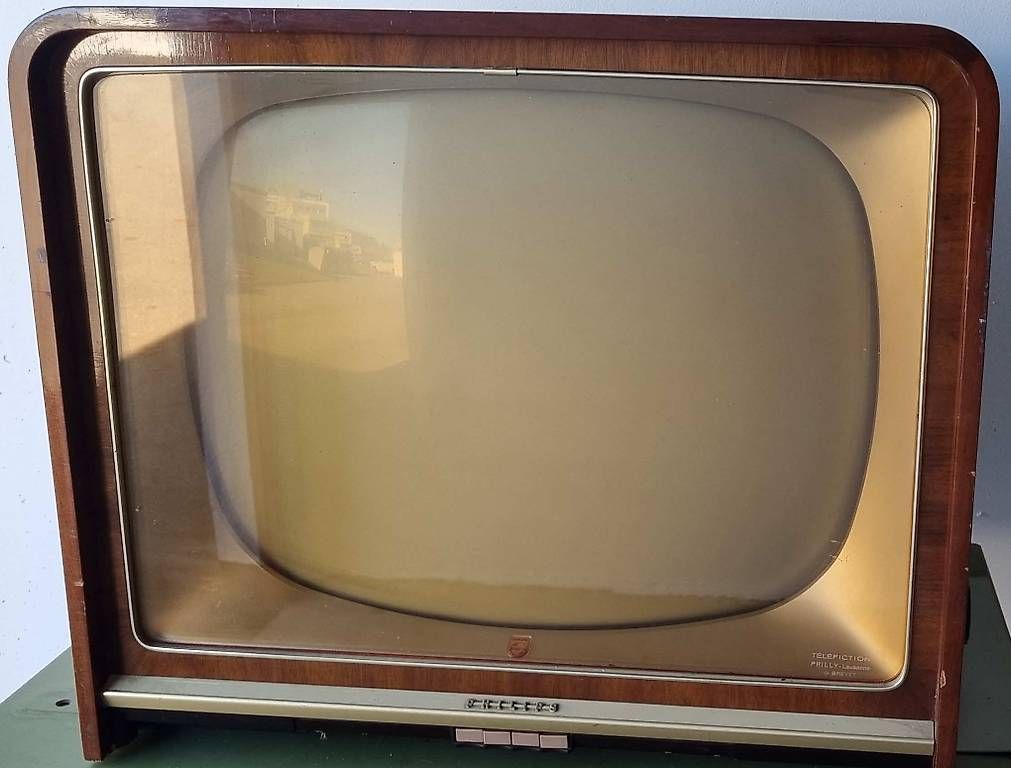 Televisori: Téléviseur vintage – Usato da La Chaux-de-Fonds venduto da RICAMAW