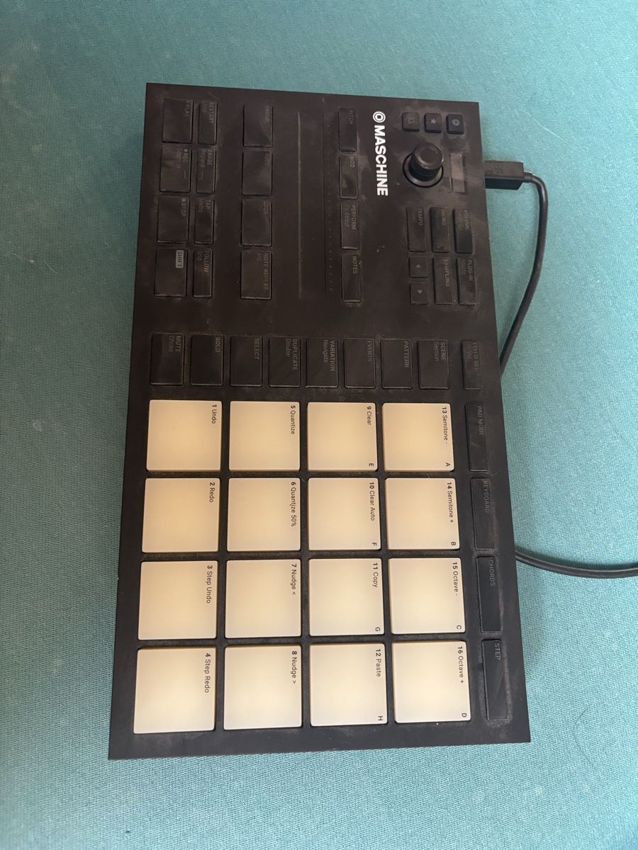 Native Instruments Strumenti musicali: Maschine Native Instruments Contrôleur MIDI occasion – Usato da Courtételle venduto da lap_98ny 1