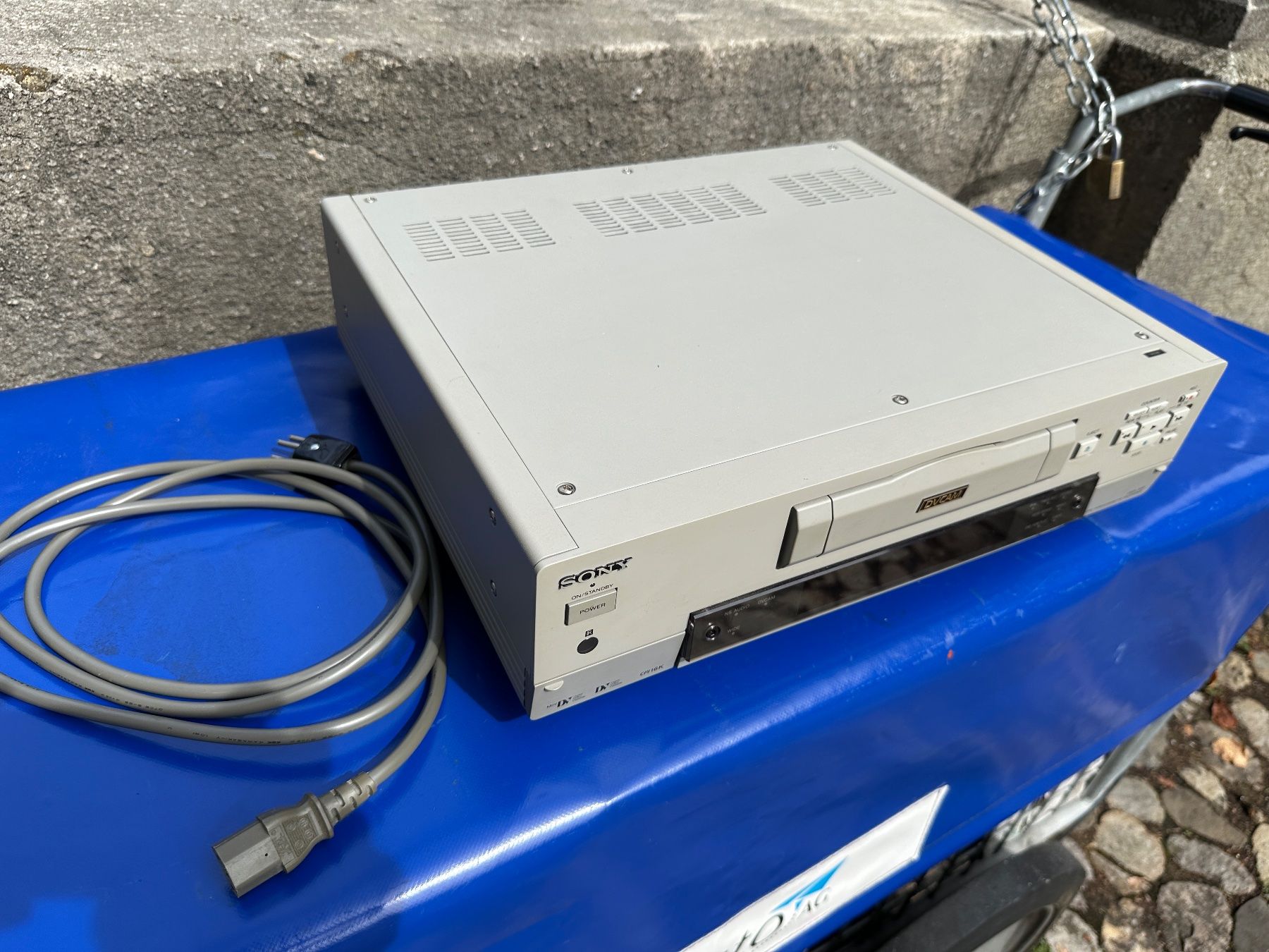 Sony Aufnahmegeräte: Sony DSR-30P digital Videcassette Recorder – Gebraucht aus Zürich von atlantis77 6