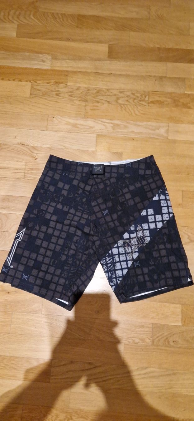 Pantaloni: kurze Hose TAPOUT – Usato da Alpnach Dorf venduto da Maksim777