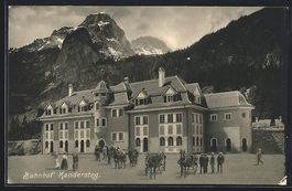 Kandersteg, Bahnhof mit Gebirge im Hinte