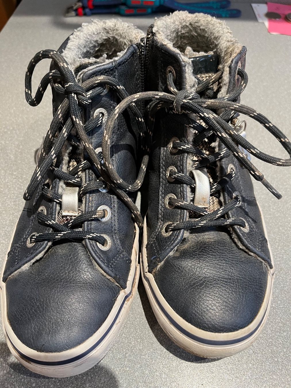 Mustang Scarpe per ragazzi: Leicht gefüterte Schuhe Jungs – Usato da Stadel venduto da Ani78