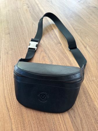 Wunderschöne, fabrikneue Crossbody-Ledertasche