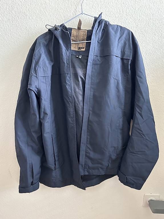Jacken: Regenjacke Gr. 50 (M/L) – Gebraucht aus Basel von tsulih