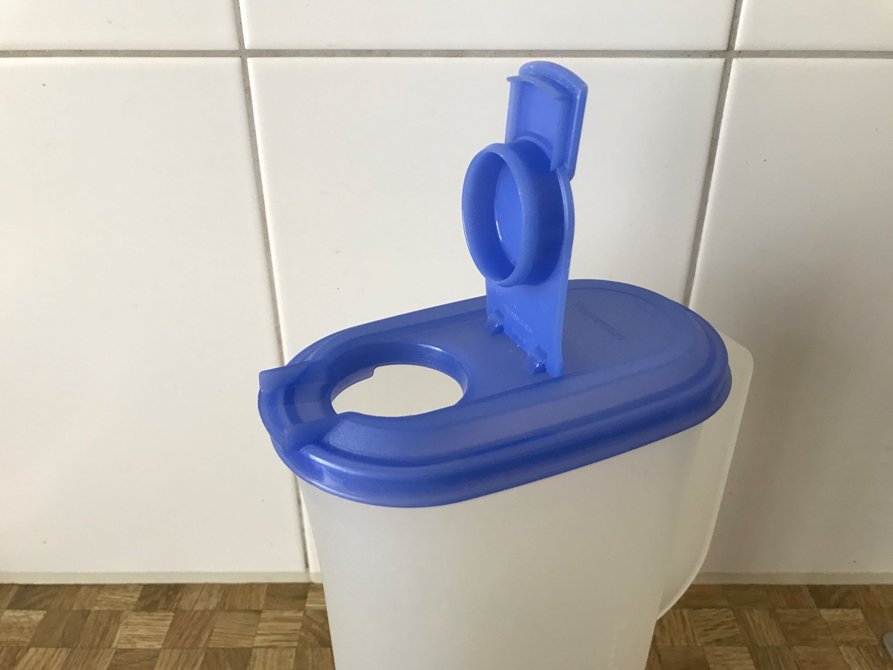 Tupperware Contenitori & Simili: Tupperware grosser Krug – Usato da Birmensdorf ZH venduto da Hilhan 1