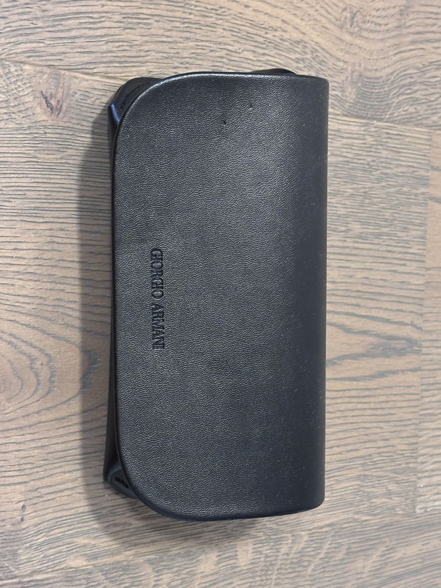 Autres vêtements & accessoires: Armani Brillenetui – Neuf (Voir description) à Wetzikon ZH par Deba26