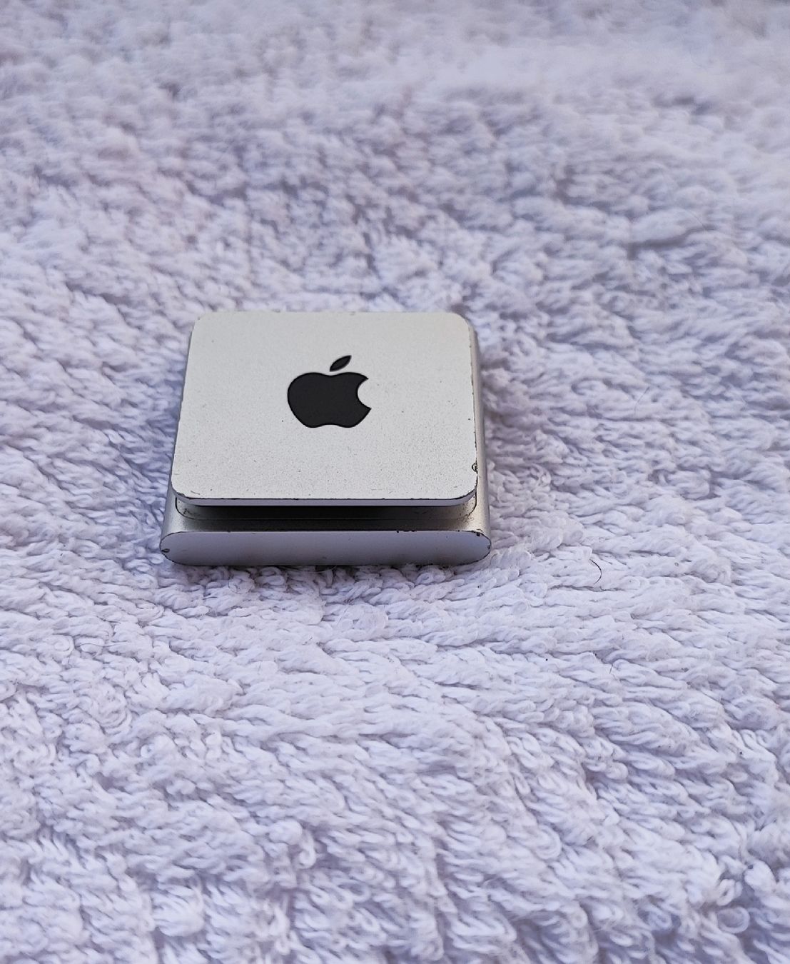 Apple Lecteur media portable: Apple iPod Shuffle 4th Generation Silver (2 GB)  – D'occasion à Zollikofen par zar_j67f 1