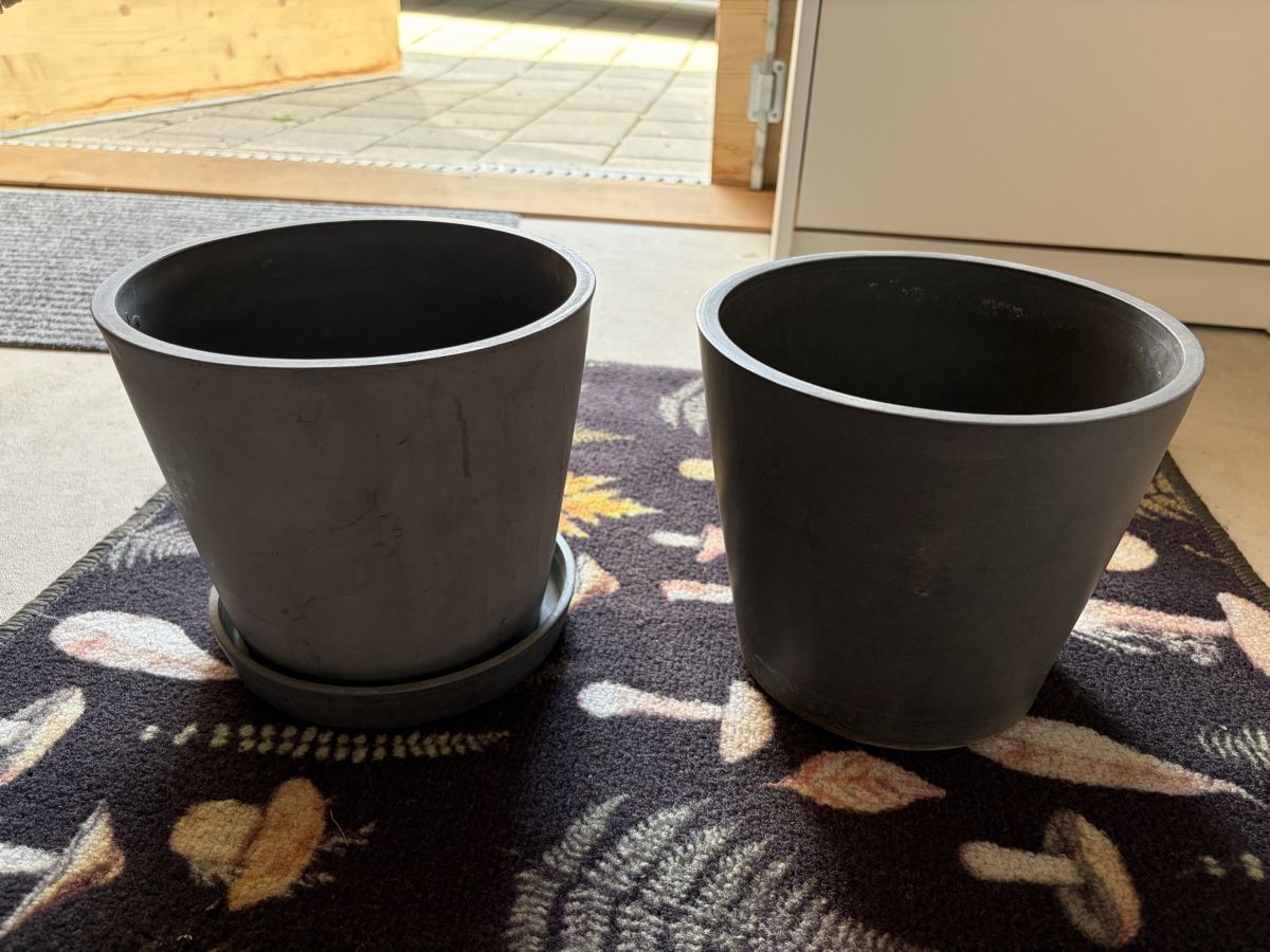 Coop Pots de fleurs: Blumentöpfe und Untersetzer grau  – D'occasion à Amlikon-Bissegg par Rahelbr5 3