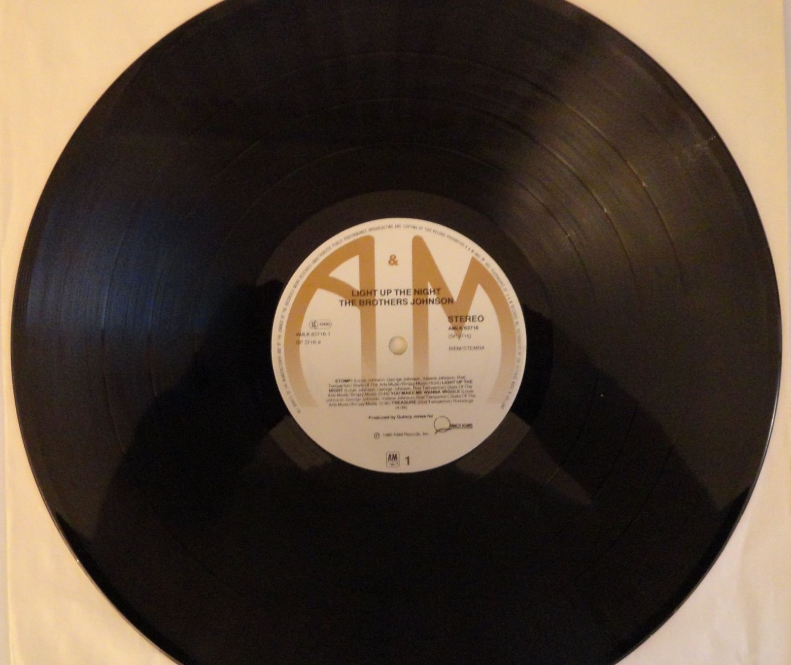 Schallplatten: THE BROTHERS JOHNSON - Light up the Night – Gebraucht aus Neftenbach von Verk13 3