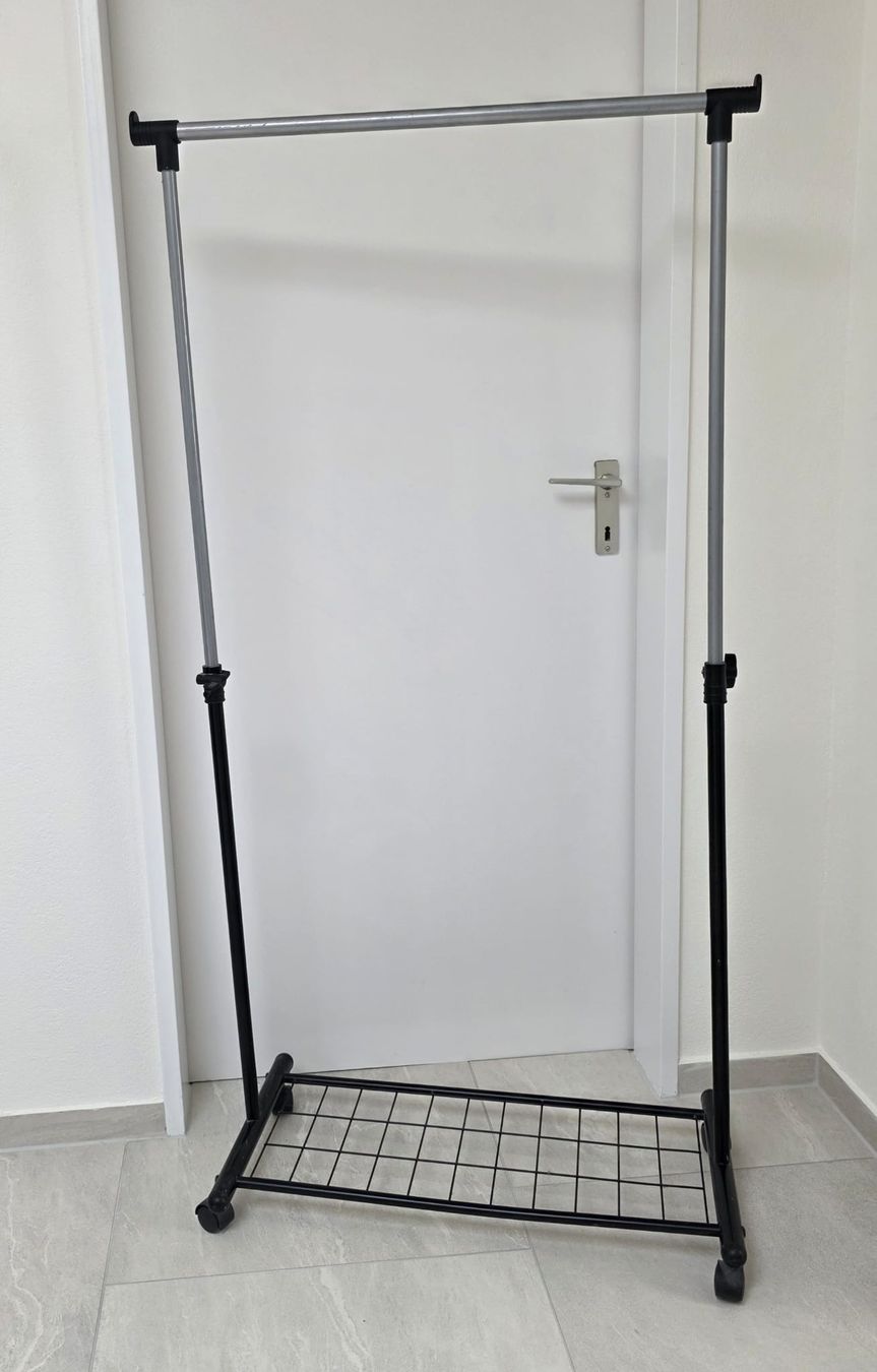 Sonstige Dekorationen & Accessoires: Kleiderständer Rollbar Metall  – Gebraucht aus Rheinsulz von Dred