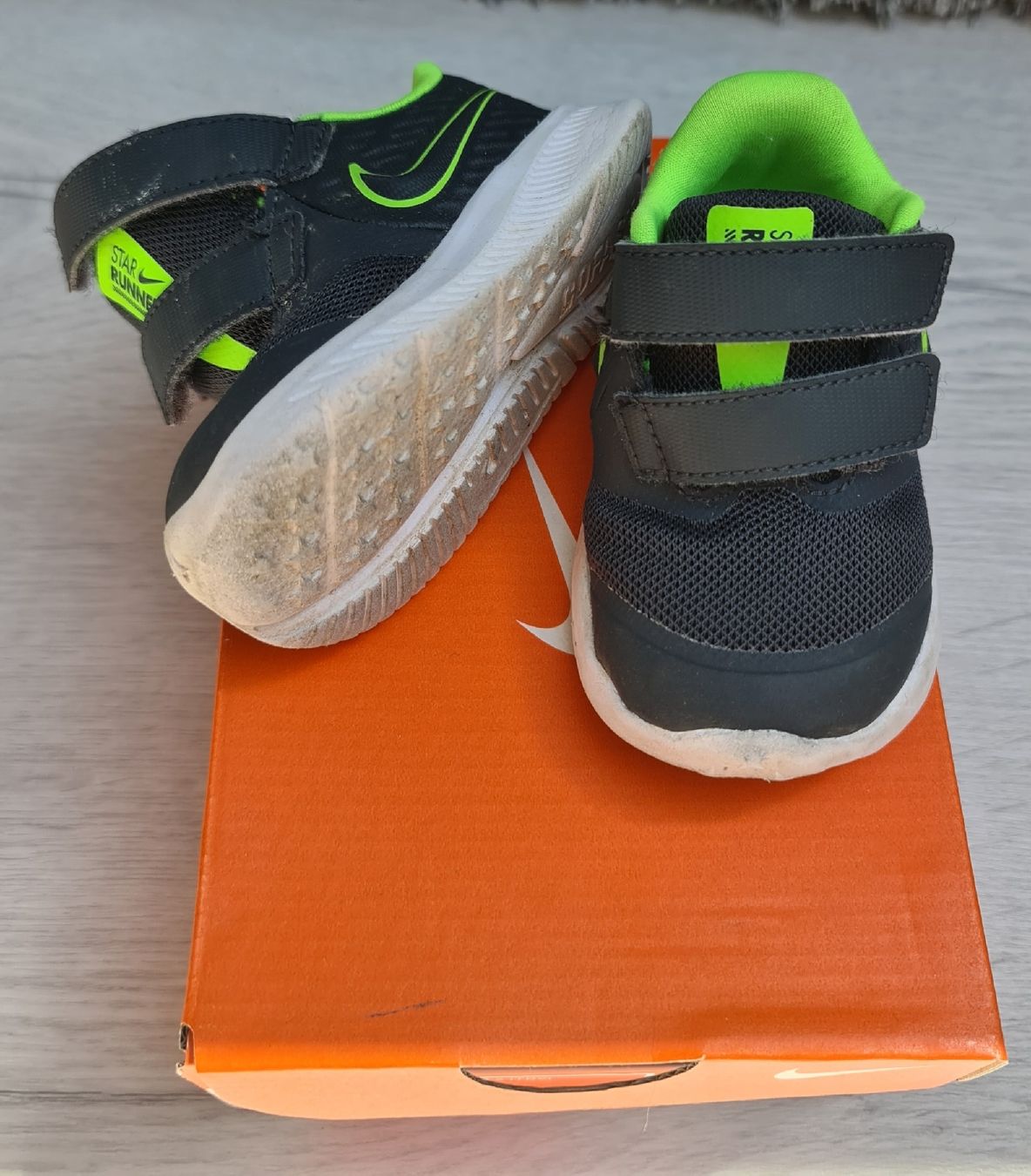 Nike Scarpe per ragazzi: Nike Schuhe Gr. 19.5, originalverpackt – Usato da Zufikon venduto da Dadulka79 4