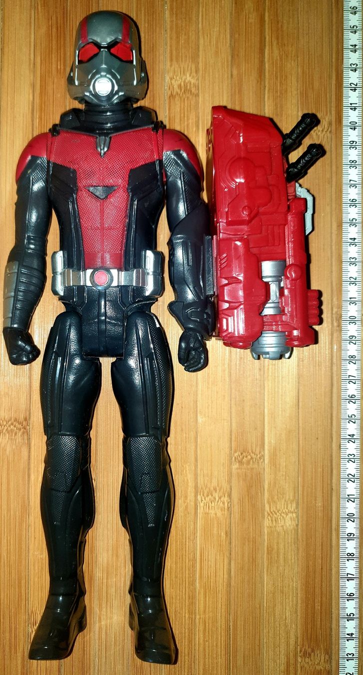 Statuette: Actionfigur Ant-Man mit Blaster-Rucksack – Usato da Zofingen venduto da Barnu21