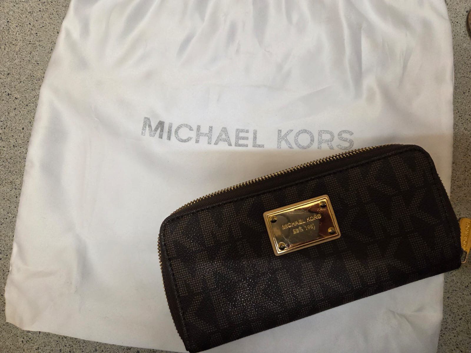 Michael Kors Borse da donna: MICHAEL KORS Tasche mit Portemonnaie – Usato da Emmen venduto da GrabandGo 2