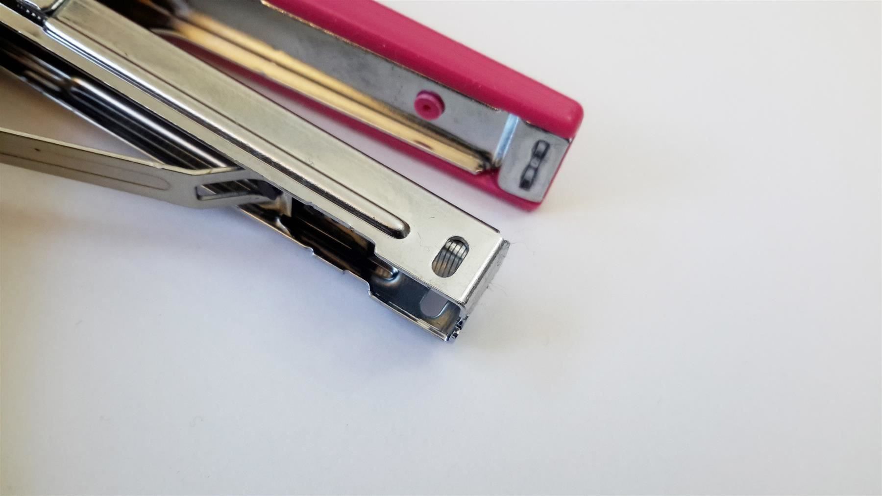 Macchine rilegatrici: Heftgerät, Heftleistung 12 Blatt, Pink – Nuovo e nell'imballaggio originale da St. Gallen venduto da cointec 7