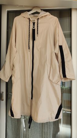 Leichte Sommerjacke, beige, Gr. L-XL, Kapuze, 2 Taschen